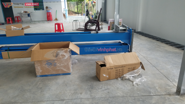 Cau-nang-o-to-2-tru-lion-auto-lift-LT-4000-345-5-thietbivinhphat.vn